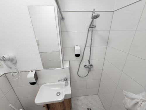 B & L Hostel