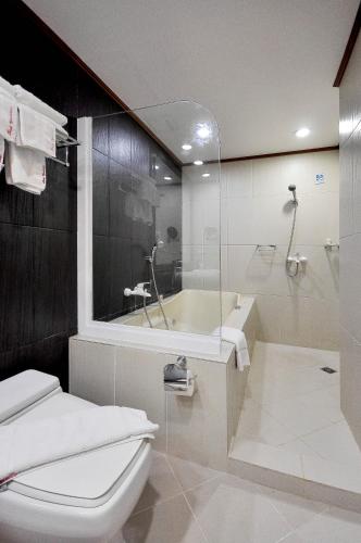 Red Coconut Beach Hotel