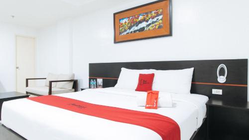 RedDoorz Plus @ Evangelista Street Makati