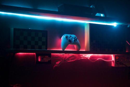 EL MEIR STAYCATION SMART CINEMA CABIN BESIDE ENCHANTED KiNGDOM