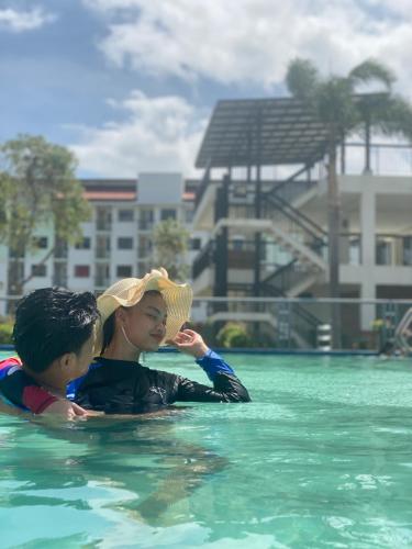 EL MEIR PRIME CABIN w/ Bathtub near EK