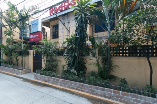 RedDoorz near PNR Espana Station