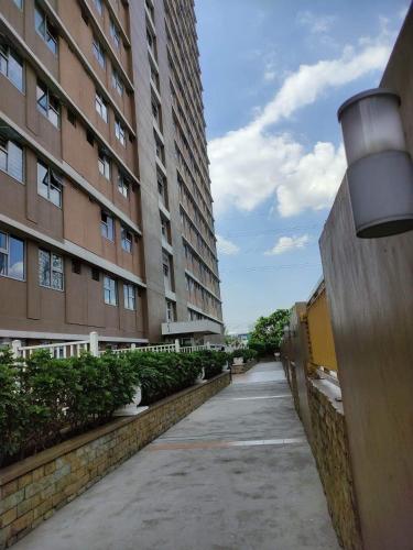 Beautiful 2-Bedroom condo unit at Gateway Garden Ridge