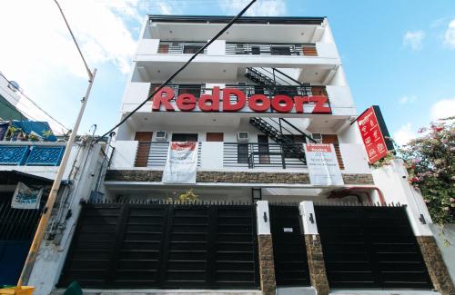 RedDoorz at DBuilders Rooms Bangkal Makati