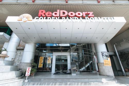 Golden Panda Dormtel by RedDoorz