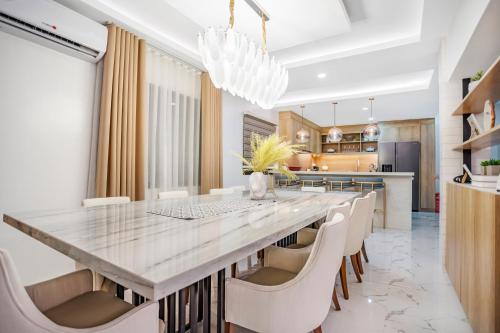 Cozy 3BR, 4BEDS, 2BA Beach Getaway