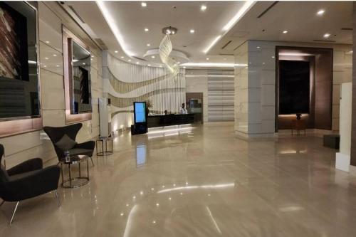 Spacious Pool View 2br 2bath Apt in Makati