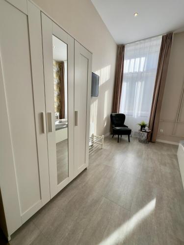 Center Rooms