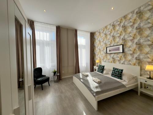 Center Rooms