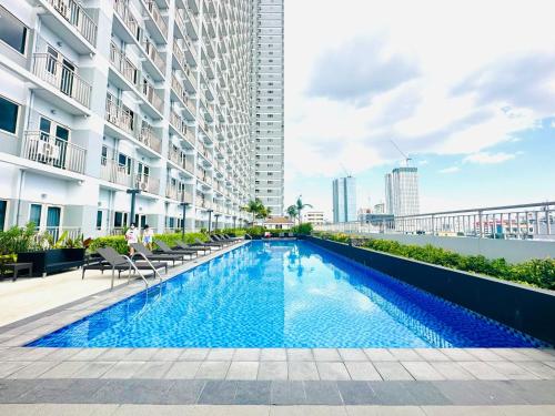 Coast Residences - 1 Bedroom with Balcony near PICC, WTC, Star City & MOA