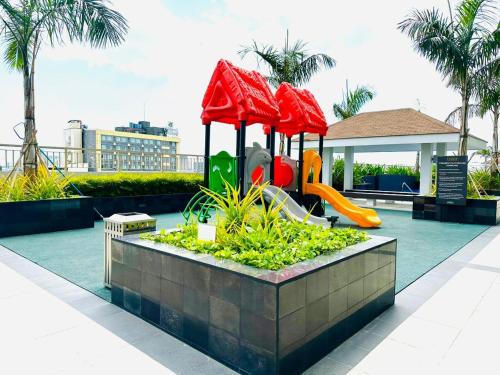 Coast Residences - 1 Bedroom with Balcony near PICC, WTC, Star City & MOA