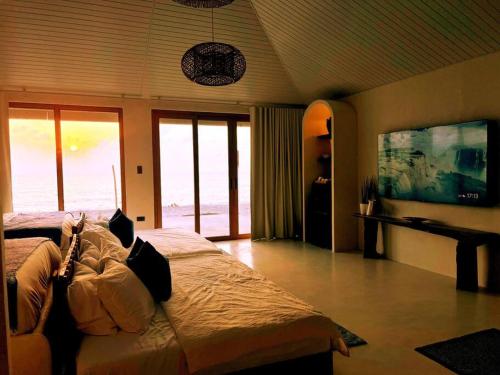 The Sandbar Villa at Sunset Stays