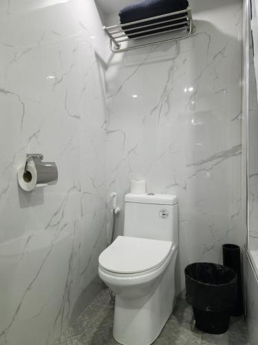 Condo Azur Suites B316 near Airport, Netflix, Stylish, Cozy with swimming pool