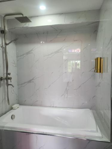 Condo Azur Suites B316 near Airport, Netflix, Stylish, Cozy with swimming pool