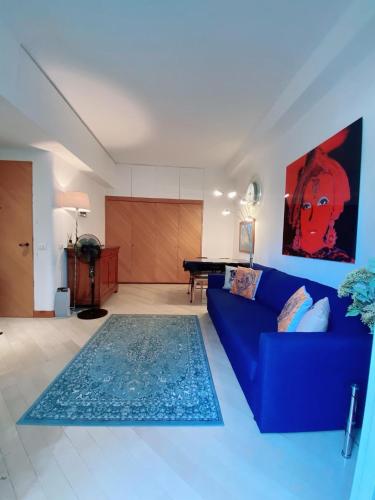 Suite Apartment in MC Center, 5min walk to Casino & the Port and 1min from underground train station