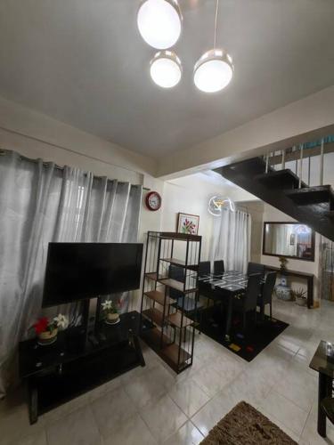 Cozy Townhouse own parking Wi-Fi