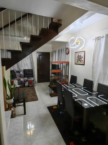 Cozy Townhouse own parking Wi-Fi