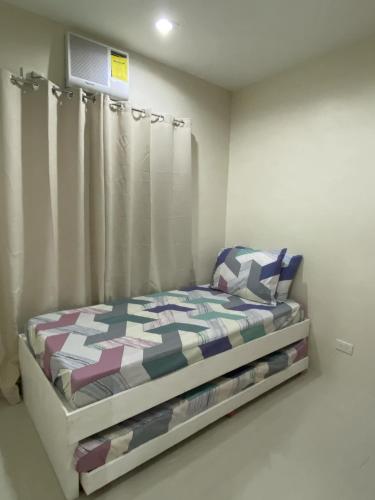 Midpoint Residences Tower 1 Unit 2202