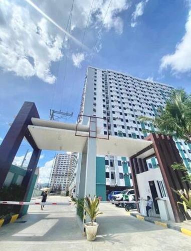 3BR Stylish Condo Serenity Awaits