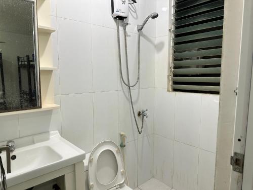 Mabolo 206 Shared Room near IT Park