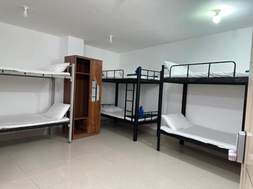 Mabolo 206 Shared Room near IT Park