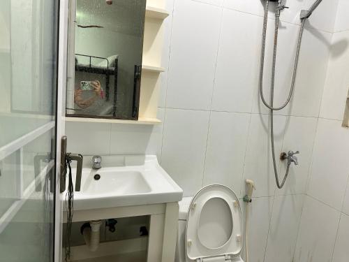 Mabolo 206 Shared Room near IT Park