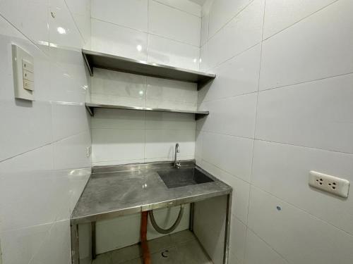 Mabolo 206 Shared Room near IT Park