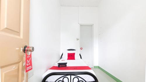 Galoso Travellers Inn by RedDoorz