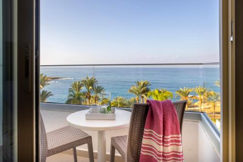 Queen's Bay Hotel