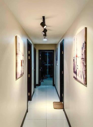 Spacious 3BR Suite in Uptown BGC - Walking Distance to Malls and Restaurants