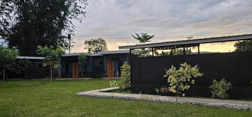 Jorge's Economy Room