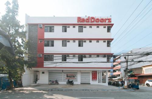 RedDoorz near UST Sampaloc Manila