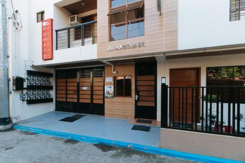 Cadapan's Transient Inn by RedDoorz