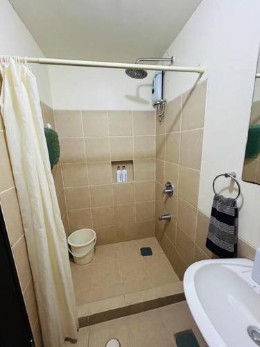 1BR Calathea Place nr Airport, Netflix,50mbps Wifi