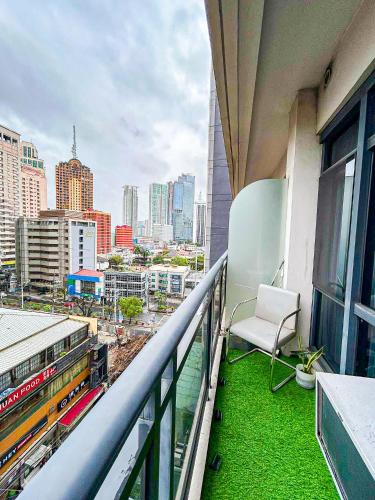 Condo in Makati with Fast WiFi, Free Pool, Netflix and Own Balcony