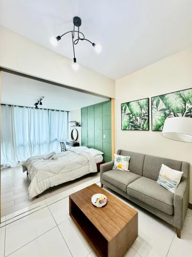 Cozi Modern 1br condo beside One uptown Mall BGC