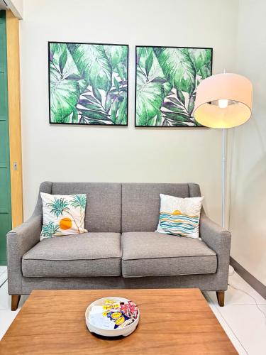 Cozi Modern 1br condo beside One uptown Mall BGC