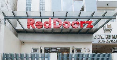Torre De Manuel Residences 1 by RedDoorz