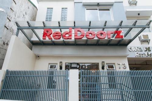 Torre De Manuel Residences 1 by RedDoorz