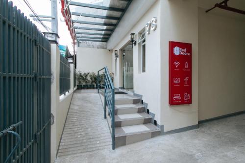 Torre De Manuel Residences 1 by RedDoorz