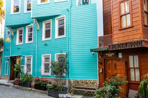 Wonder Wood Hotel