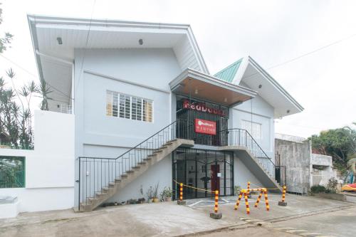 Reddoorz @ V-cloud Hills Near De La Salle