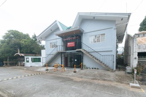 Reddoorz @ V-cloud Hills Near De La Salle