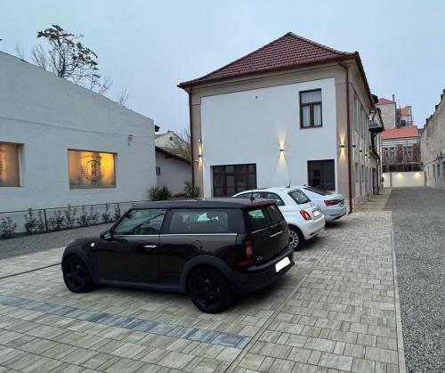 Ullmann Residence cu parcare in curte