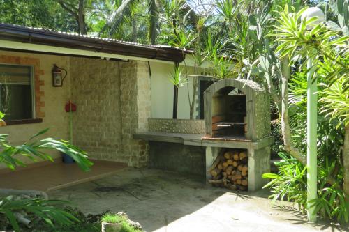 Alonaland Resort Apartelle