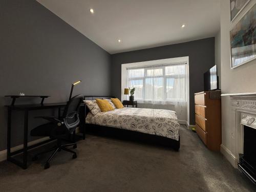 Entire house floor perfect for couples & freelancers - available for single too