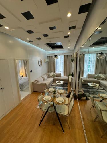 Minimalist Luxury Spacious 1 Bedroom in Burgos Circle