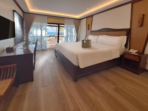 Red Coconut Beach Hotel