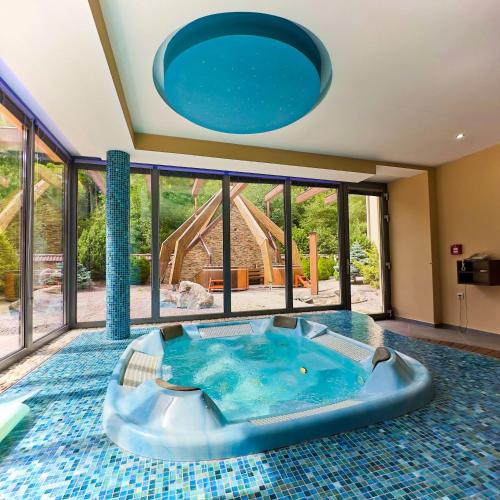 Country Saloon Belá