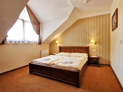 Country Saloon Belá